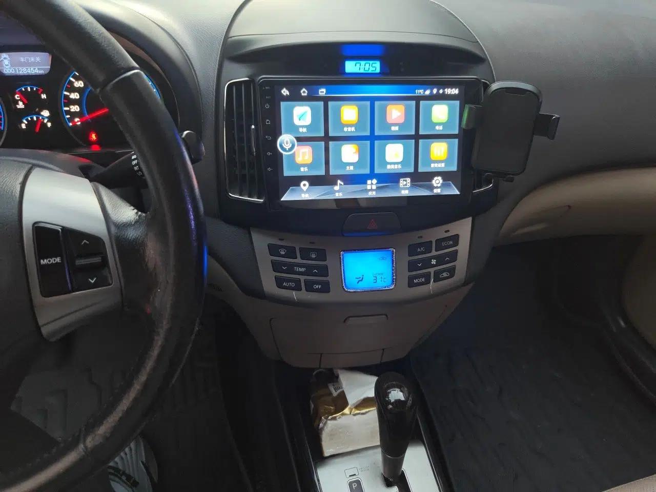 Hyundai Celesta 2011 1.6L Automatic Luxury Version — миниатюра 13