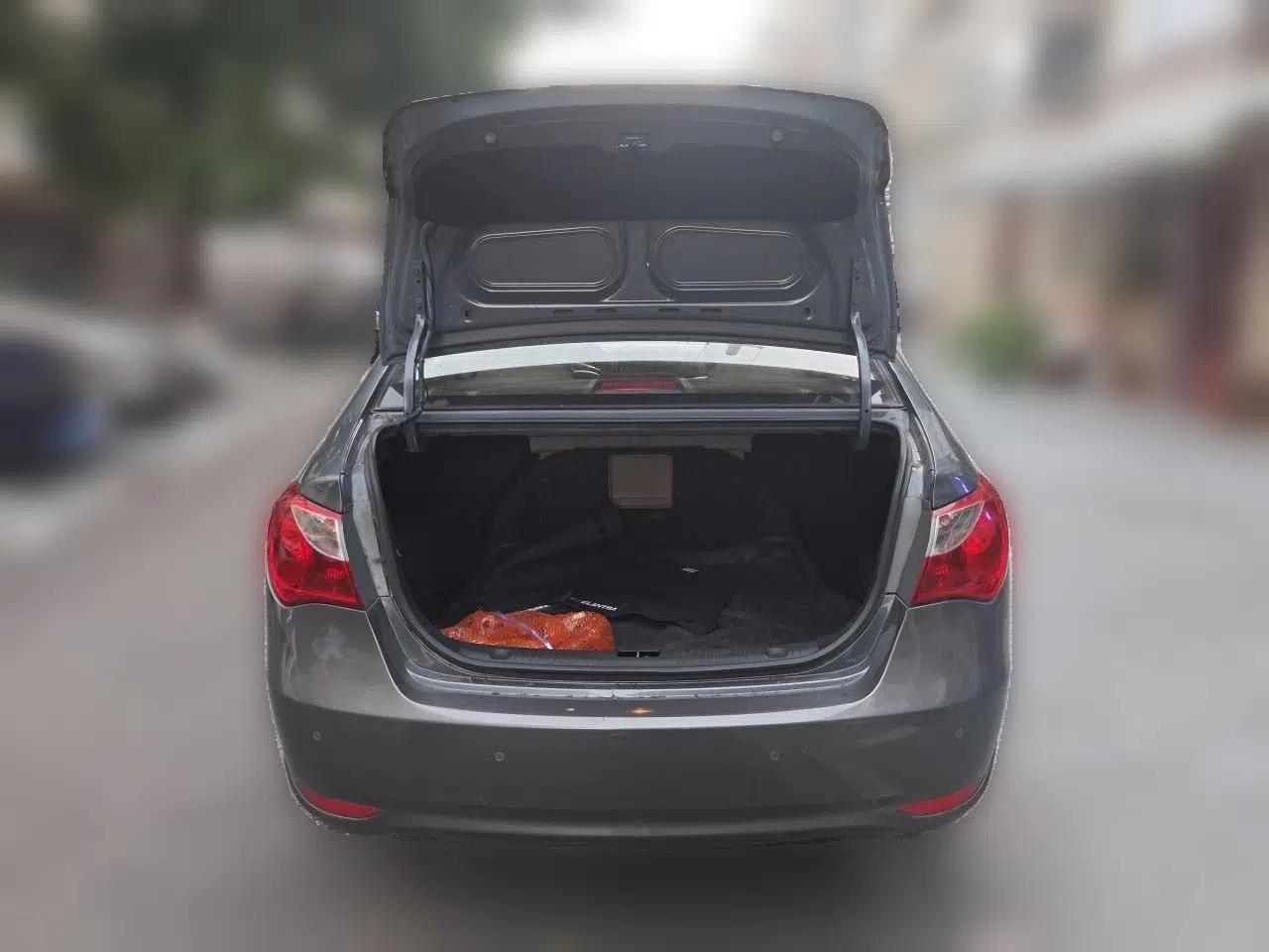 Hyundai Celesta 2011 1.6L Automatic Luxury Version — миниатюра 19