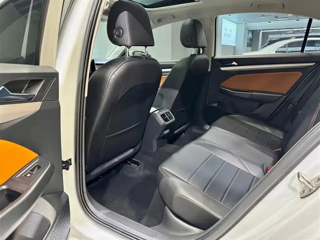 2025 Volkswagen Bora 200TSI DSG Joyful Navigation Edition — миниатюра 19