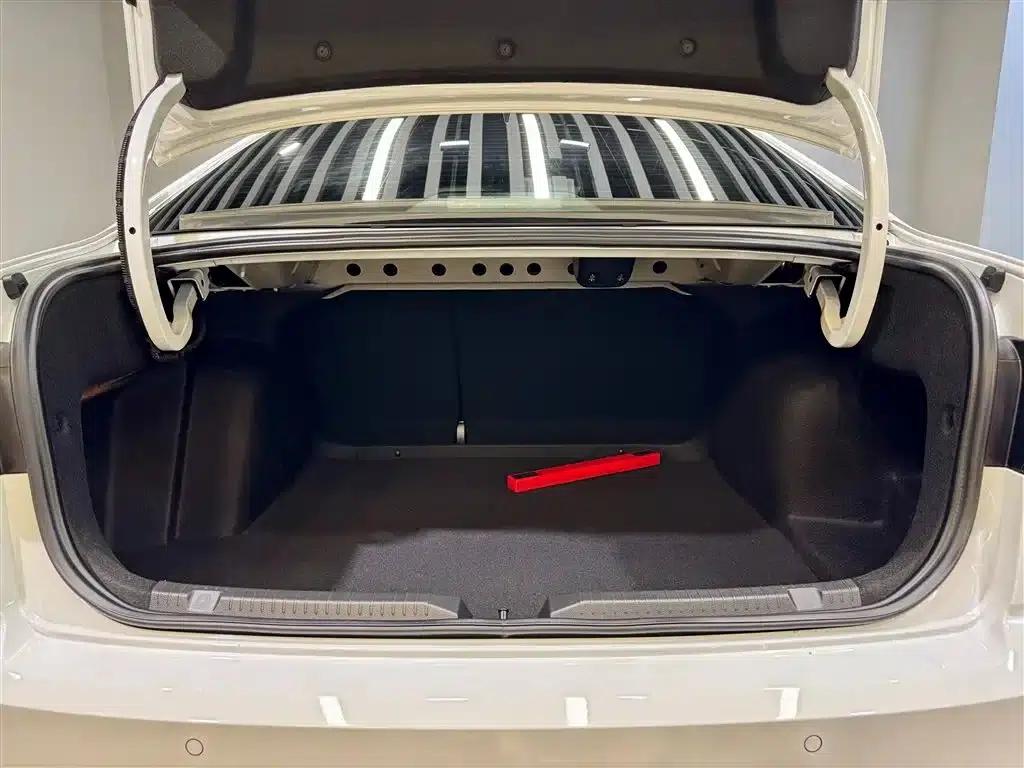 2025 Volkswagen Bora 200TSI DSG Joyful Navigation Edition — миниатюра 4