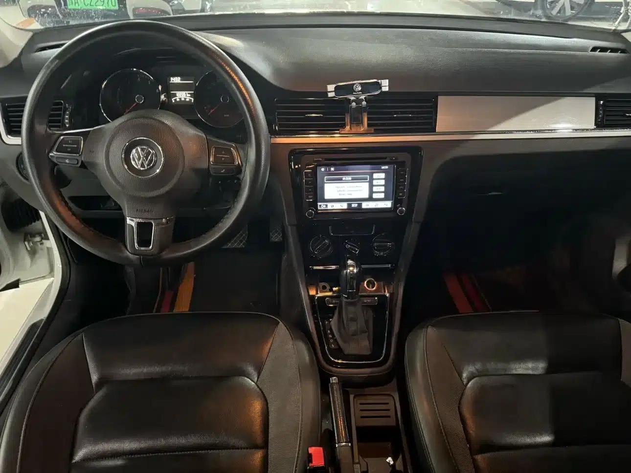 2015 Volkswagen Bora Value Edition 1.6L Automatic Comfort Model — миниатюра 5