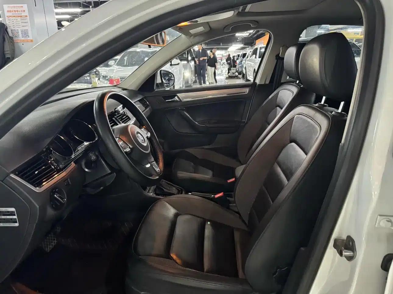 2015 Volkswagen Bora Value Edition 1.6L Automatic Comfort Model — миниатюра 8