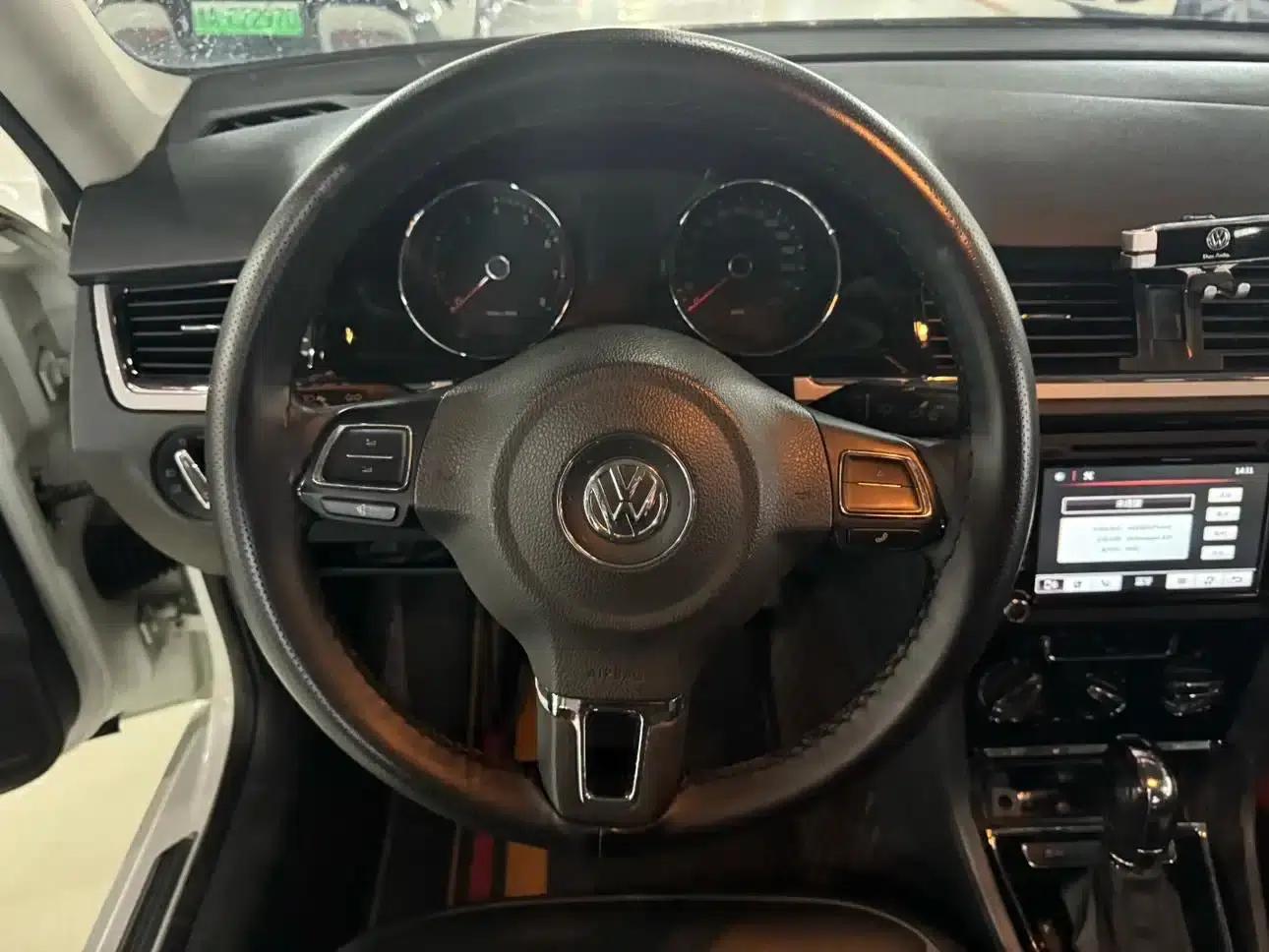 2015 Volkswagen Bora Value Edition 1.6L Automatic Comfort Model — миниатюра 9