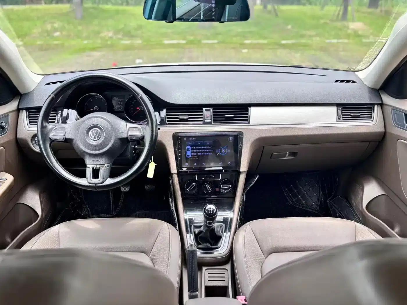 2015 Volkswagen Bora Value Edition 1.6L Manual Comfort Model — миниатюра 12