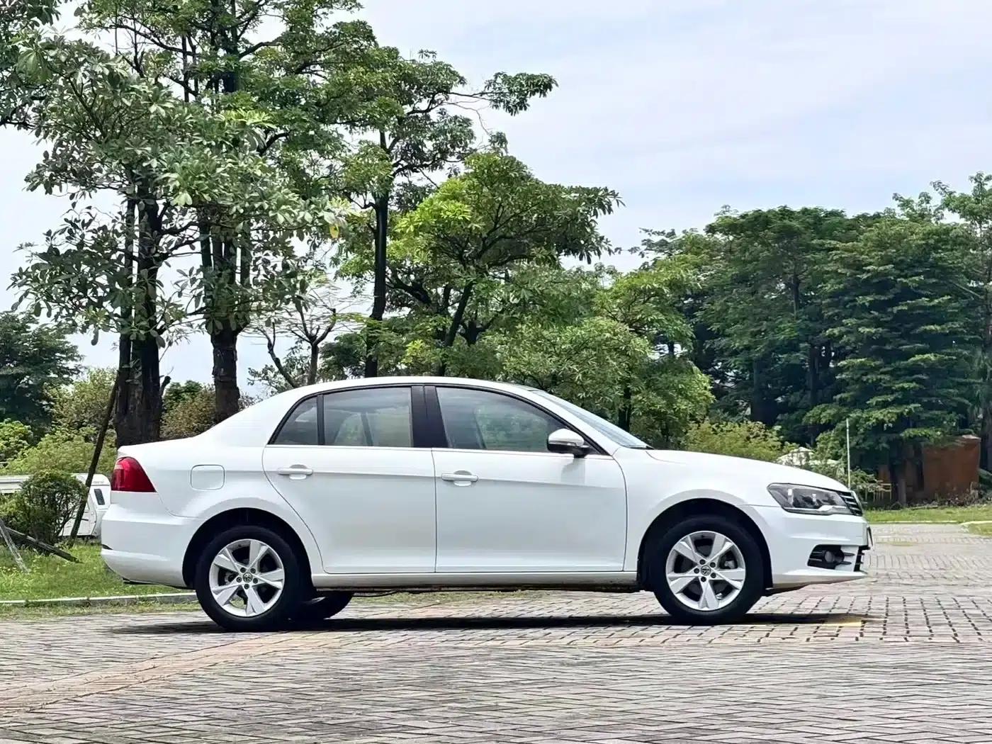 2015 Volkswagen Bora Value Edition 1.6L Manual Comfort Model — миниатюра 6