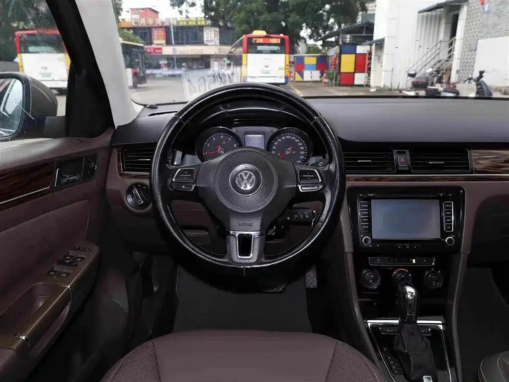 2013 Volkswagen Bora 1.6L Automatic Luxury Edition — миниатюра 11