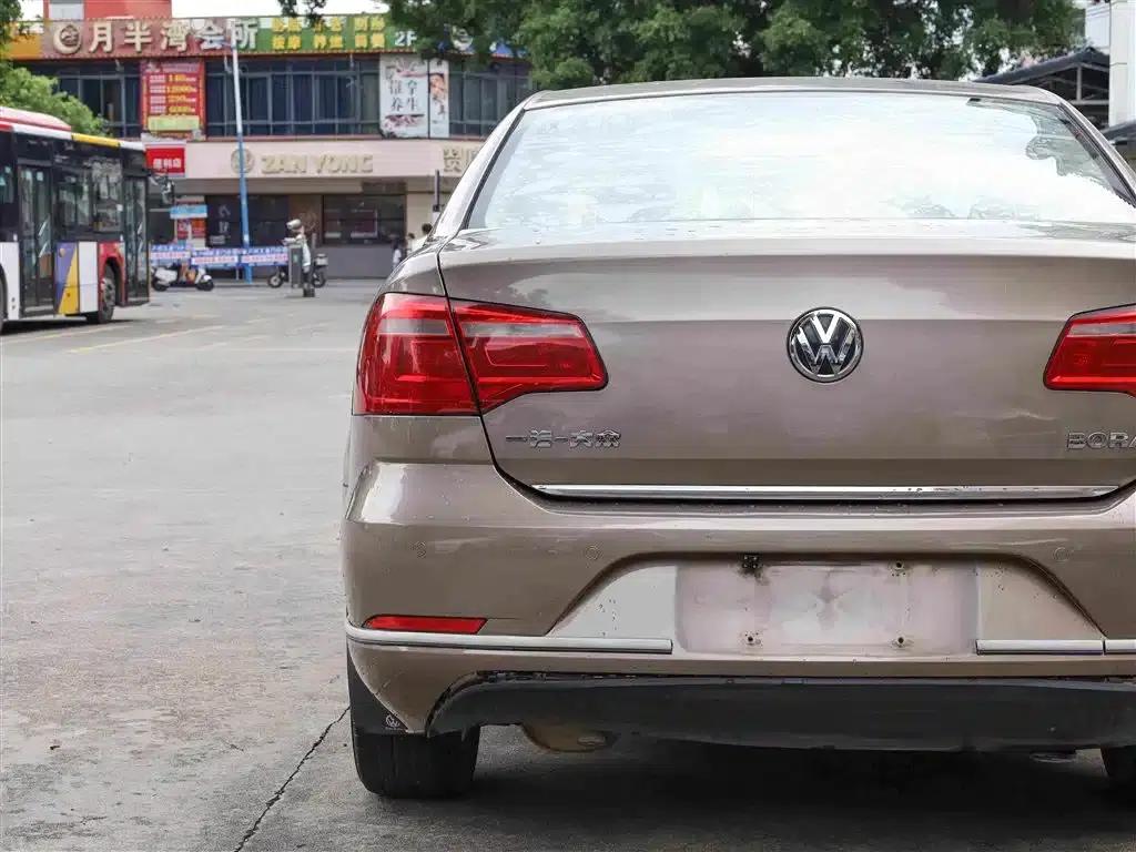 2013 Volkswagen Bora 1.6L Automatic Luxury Edition — миниатюра 23