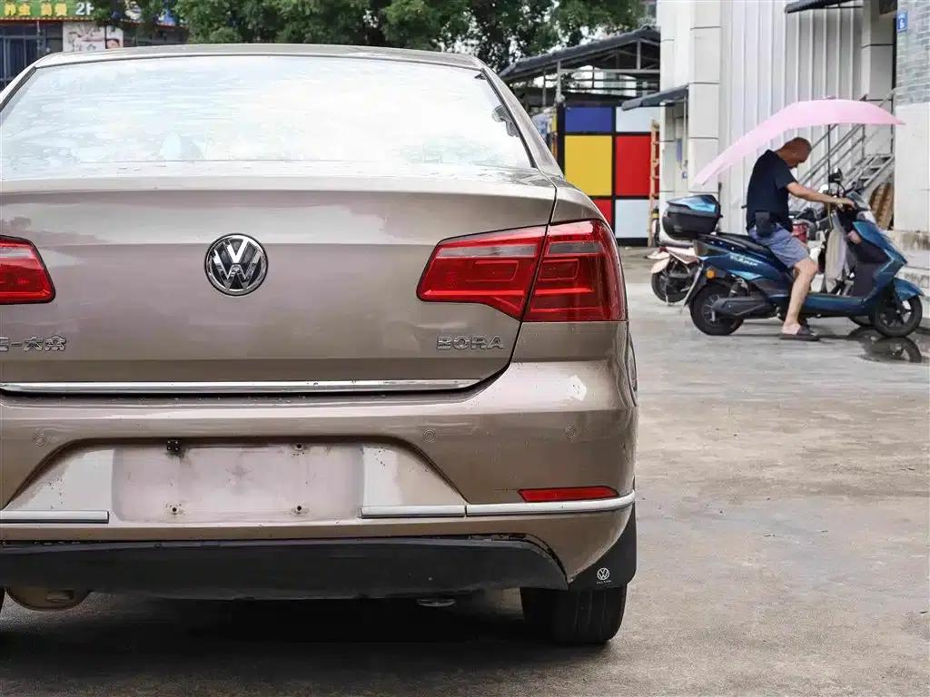 2013 Volkswagen Bora 1.6L Automatic Luxury Edition — миниатюра 24