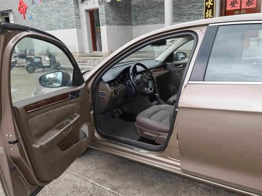 2013 Volkswagen Bora 1.6L Automatic Luxury Edition — миниатюра 4