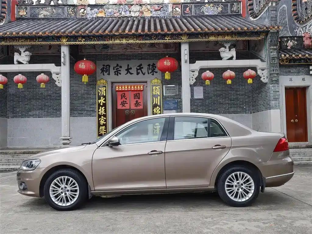 2013 Volkswagen Bora 1.6L Automatic Luxury Edition — миниатюра 10