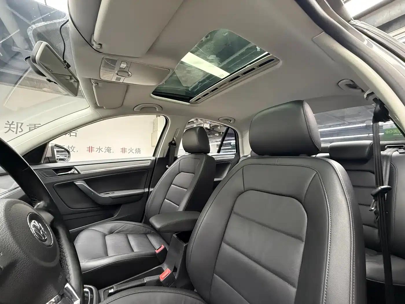 2013 Volkswagen Bora 1.6L Automatic Comfort Model — миниатюра 11