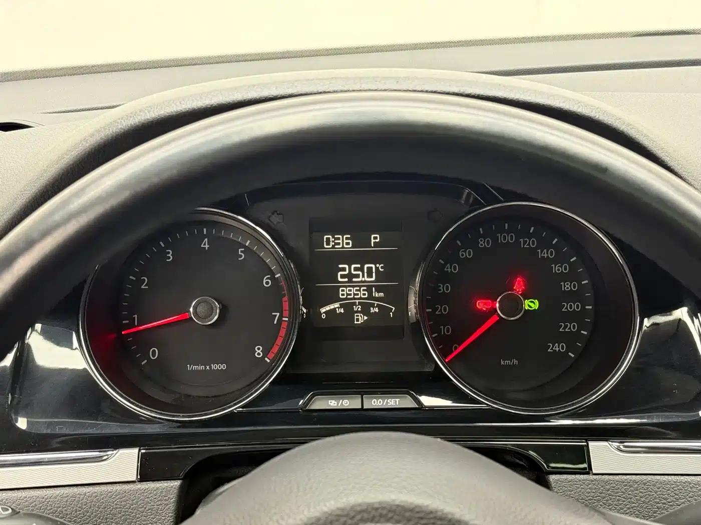 2013 Volkswagen Bora 1.6L Automatic Comfort Model — миниатюра 15