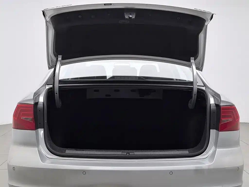 2017 Volkswagen Bora 1.6L Automatic Fashion Edition — миниатюра 16