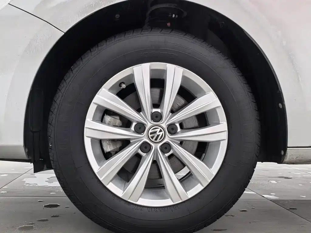 2017 Volkswagen Bora 1.6L Automatic Fashion Edition — миниатюра 17