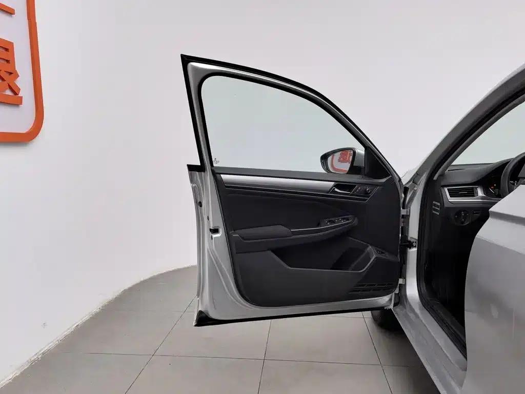 2017 Volkswagen Bora 1.6L Automatic Fashion Edition — миниатюра 8