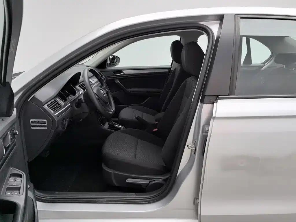 2017 Volkswagen Bora 1.6L Automatic Fashion Edition — миниатюра 10