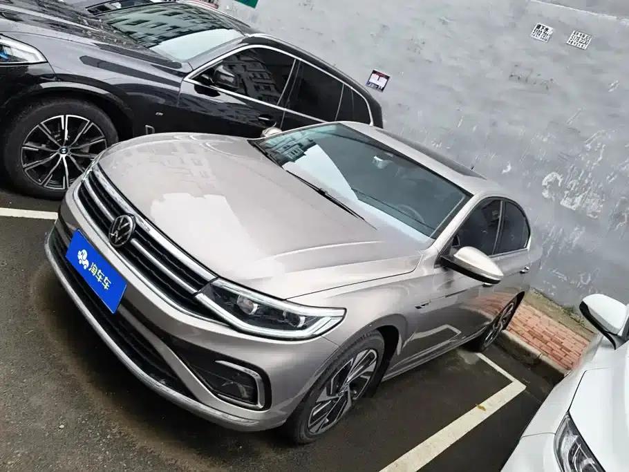 2023 Volkswagen Bora 300TSI DSG Premium Edition — миниатюра 1
