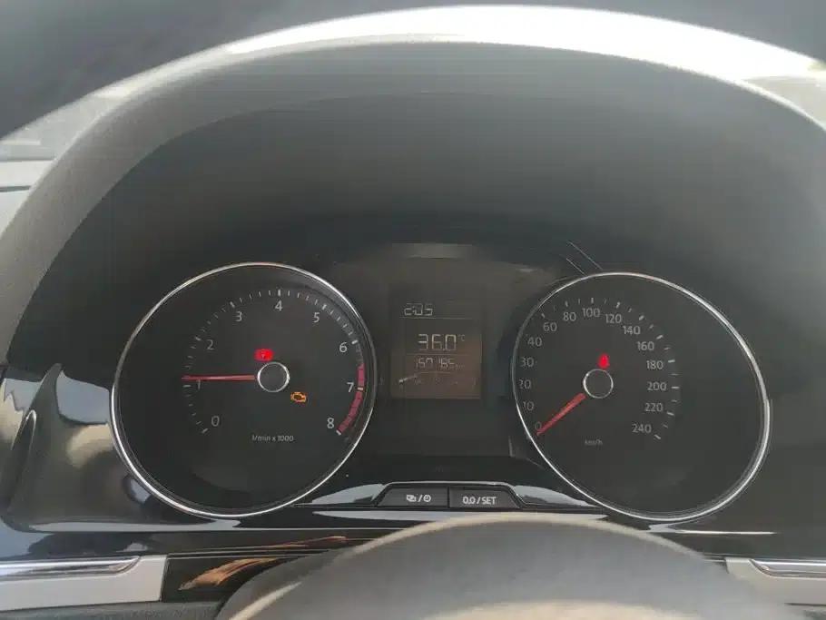 2015 Volkswagen Bora Value Edition 1.6L Manual Fashion Model — миниатюра 14