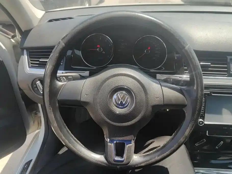 2015 Volkswagen Bora Value Edition 1.6L Manual Fashion Model — миниатюра 15