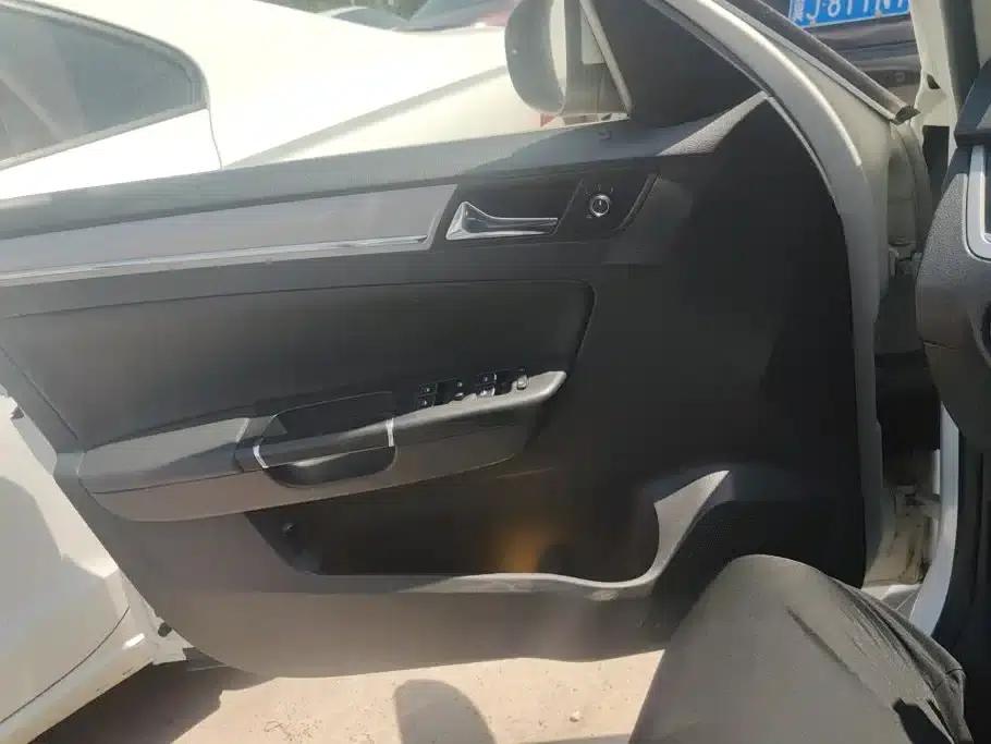2015 Volkswagen Bora Value Edition 1.6L Manual Fashion Model — миниатюра 7