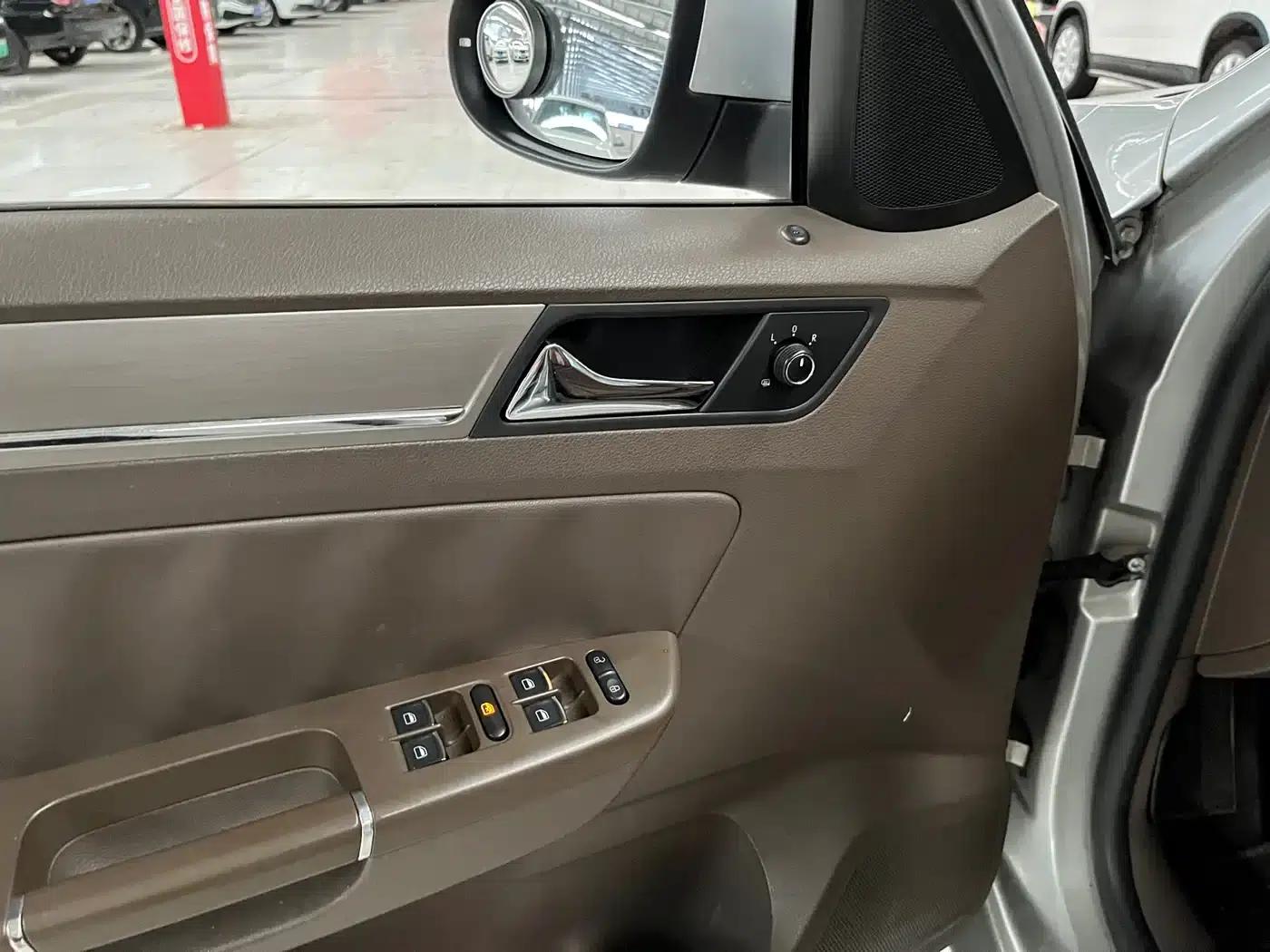 2014 Volkswagen Bora 1.6L Automatic Comfort Model — миниатюра 5