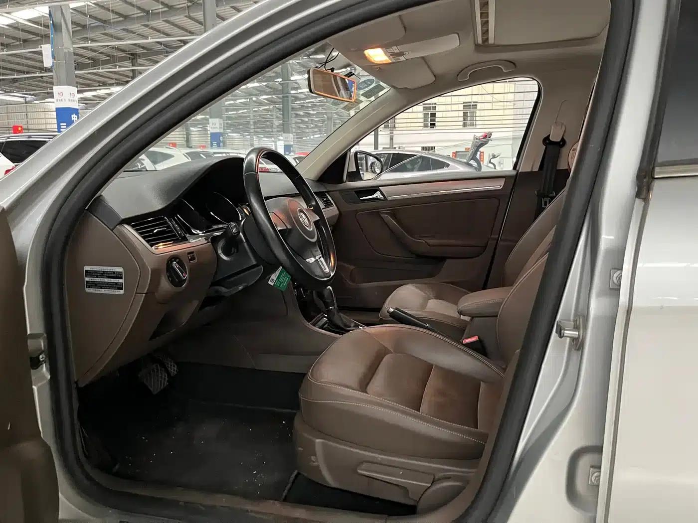 2014 Volkswagen Bora 1.6L Automatic Comfort Model — миниатюра 6