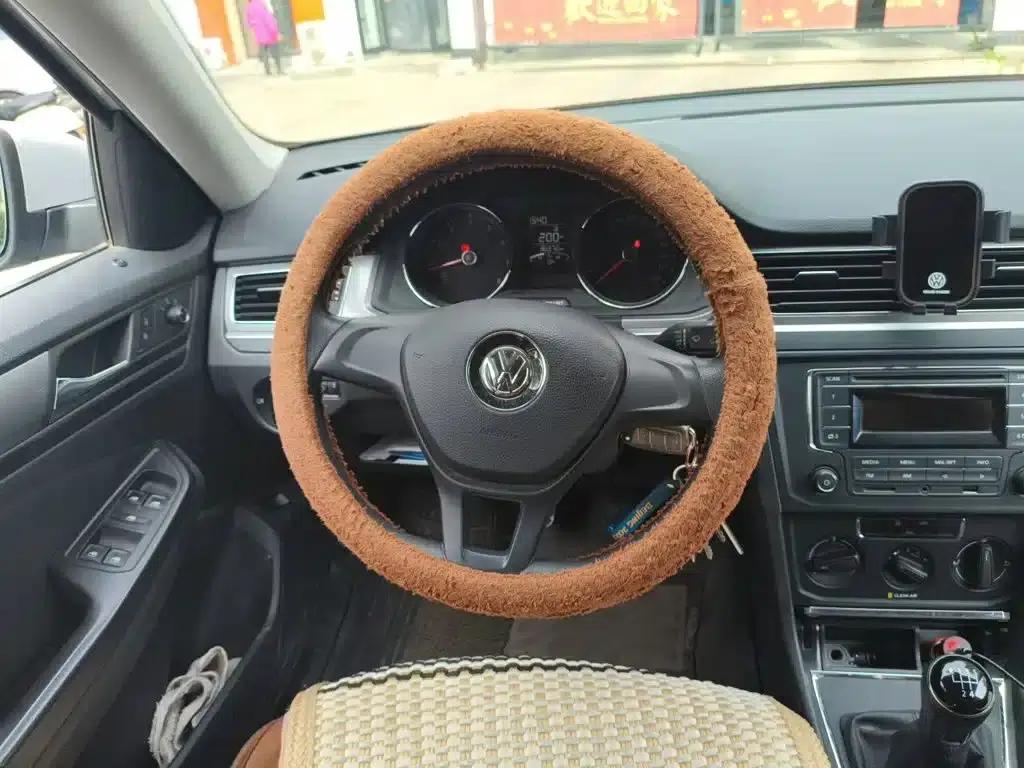 2017 Volkswagen Bora 1.6L Manual Fashion Edition — миниатюра 3