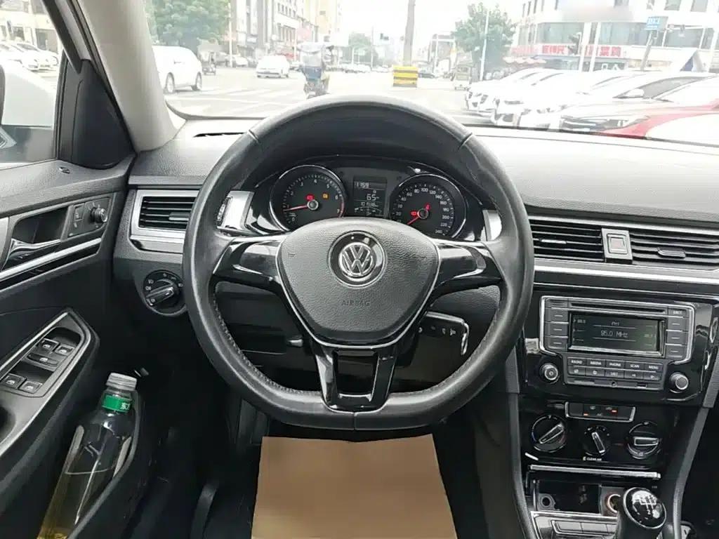 2017 Volkswagen Bora 1.6L Manual Comfort Model — миниатюра 11