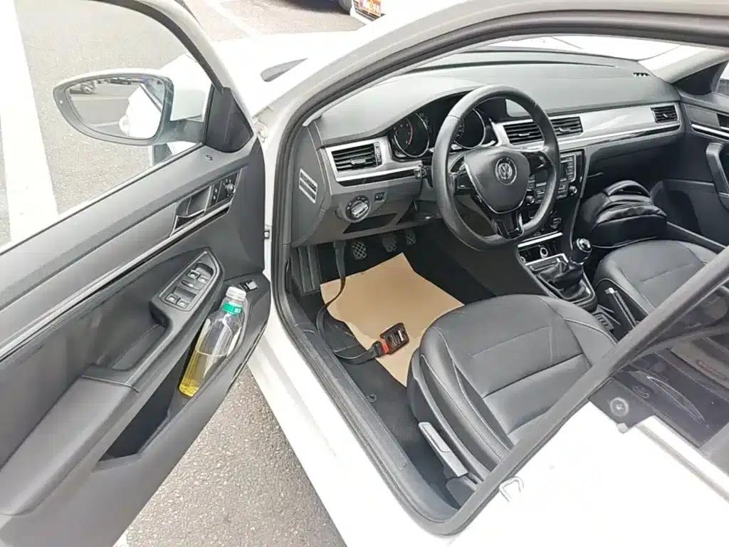 2017 Volkswagen Bora 1.6L Manual Comfort Model — миниатюра 16