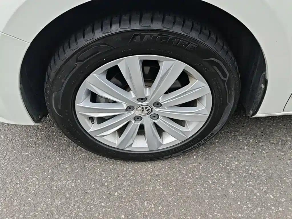 2017 Volkswagen Bora 1.6L Manual Comfort Model — миниатюра 23