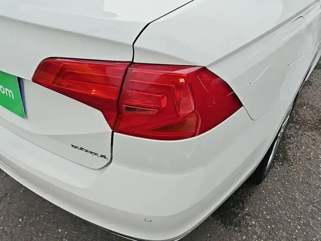2017 Volkswagen Bora 1.6L Manual Comfort Model — миниатюра 8