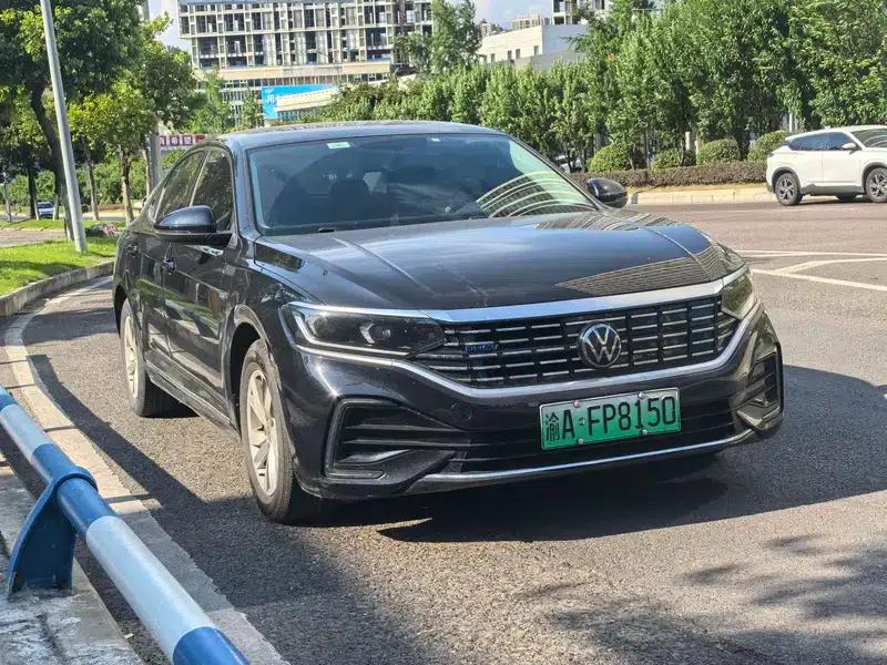2022 Volkswagen Passat PHEV 430PHEV Hybrid Business Edition — миниатюра 3