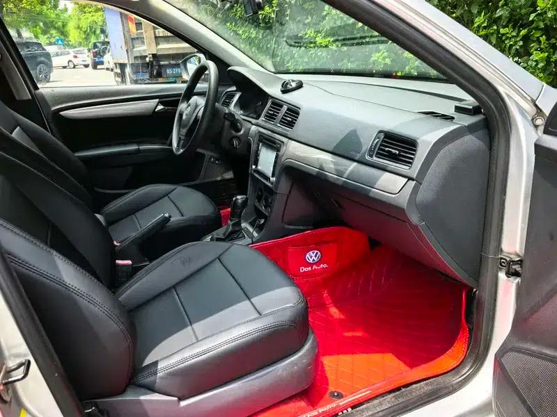 2013 Volkswagen Lavida Classic Facelift 1.6L Automatic Fashion Edition — миниатюра 6