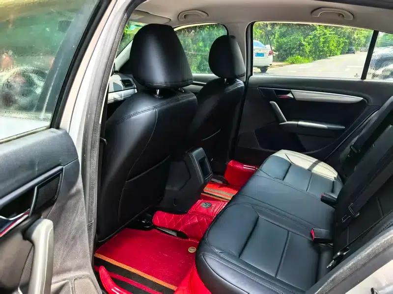 2013 Volkswagen Lavida Classic Facelift 1.6L Automatic Fashion Edition — миниатюра 8