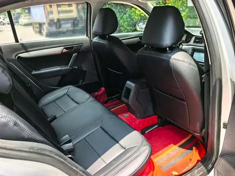 2013 Volkswagen Lavida Classic Facelift 1.6L Automatic Fashion Edition — миниатюра 9
