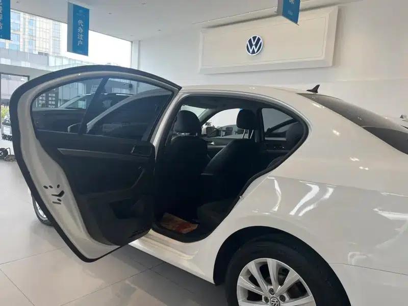 2017 Volkswagen Lavida 1.6L Automatic Comfort Edition — миниатюра 11