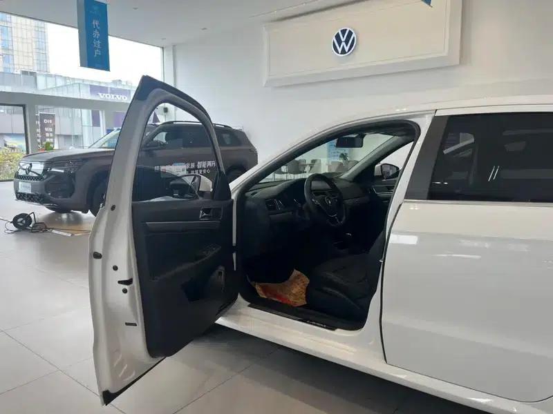 2017 Volkswagen Lavida 1.6L Automatic Comfort Edition — миниатюра 12