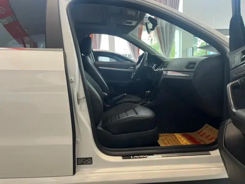 2017 Volkswagen Lavida 1.6L Automatic Comfort Edition — миниатюра 23