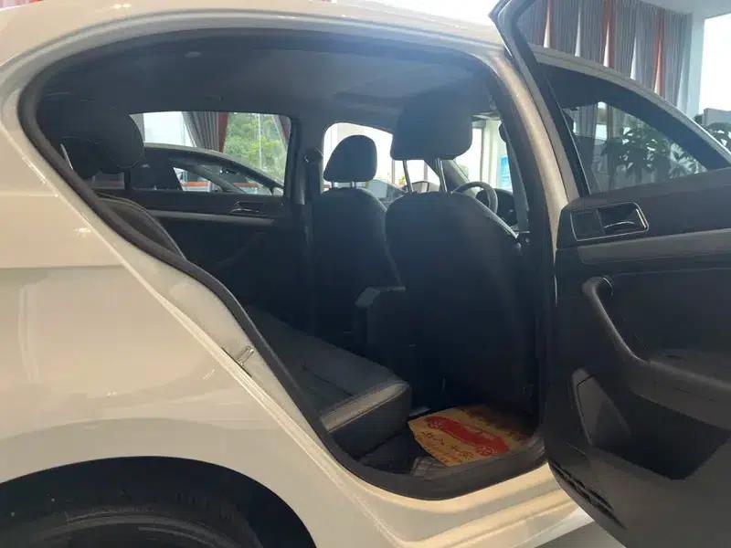 2017 Volkswagen Lavida 1.6L Automatic Comfort Edition — миниатюра 27