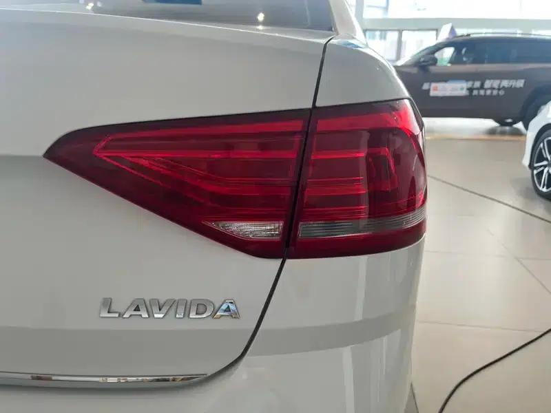 2017 Volkswagen Lavida 1.6L Automatic Comfort Edition — миниатюра 9