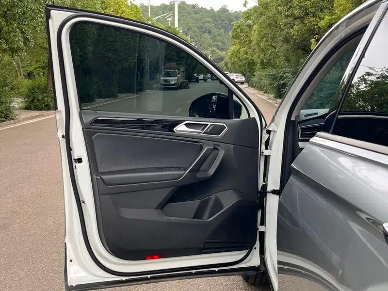 Tiguan L 2022 330TSI Automatic 2WD Comfort Edition — миниатюра 25