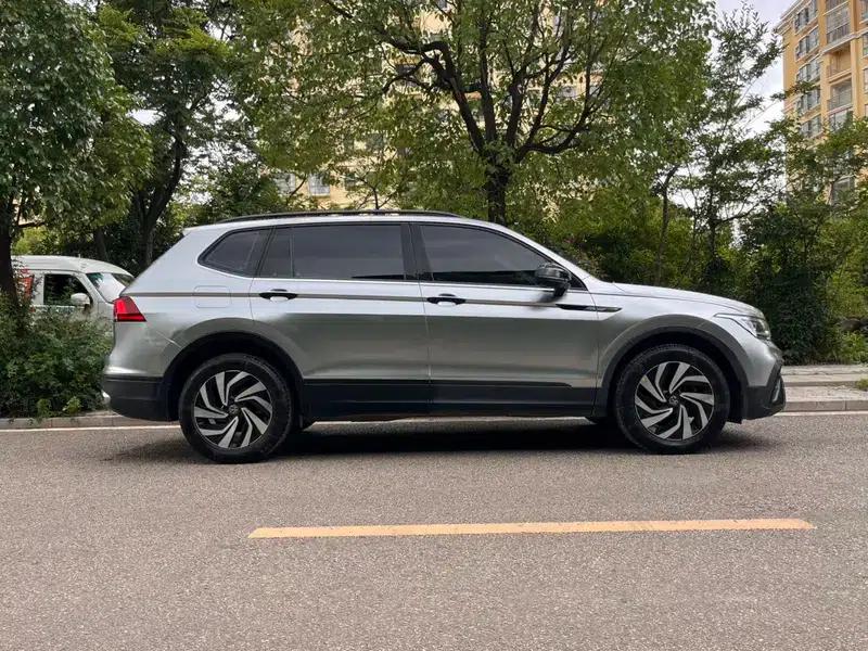 Tiguan L 2022 330TSI Automatic 2WD Comfort Edition — миниатюра 8