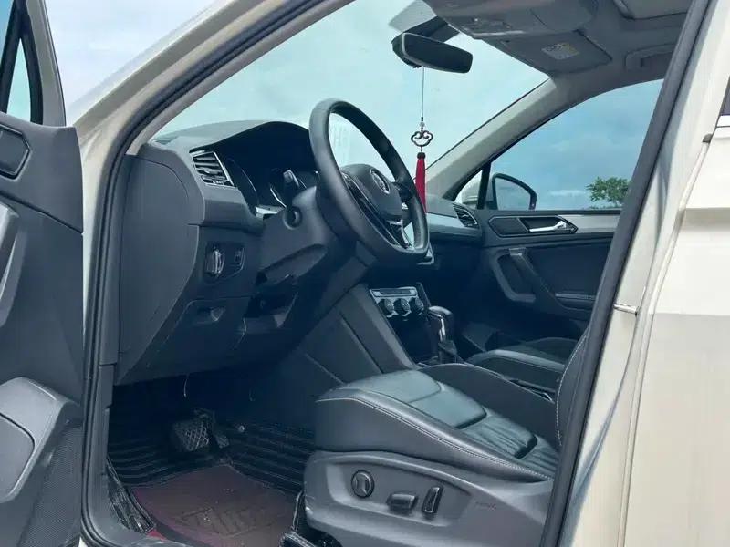 Tiguan L 2018 330TSI Automatic 2WD Luxury Edition — миниатюра 23