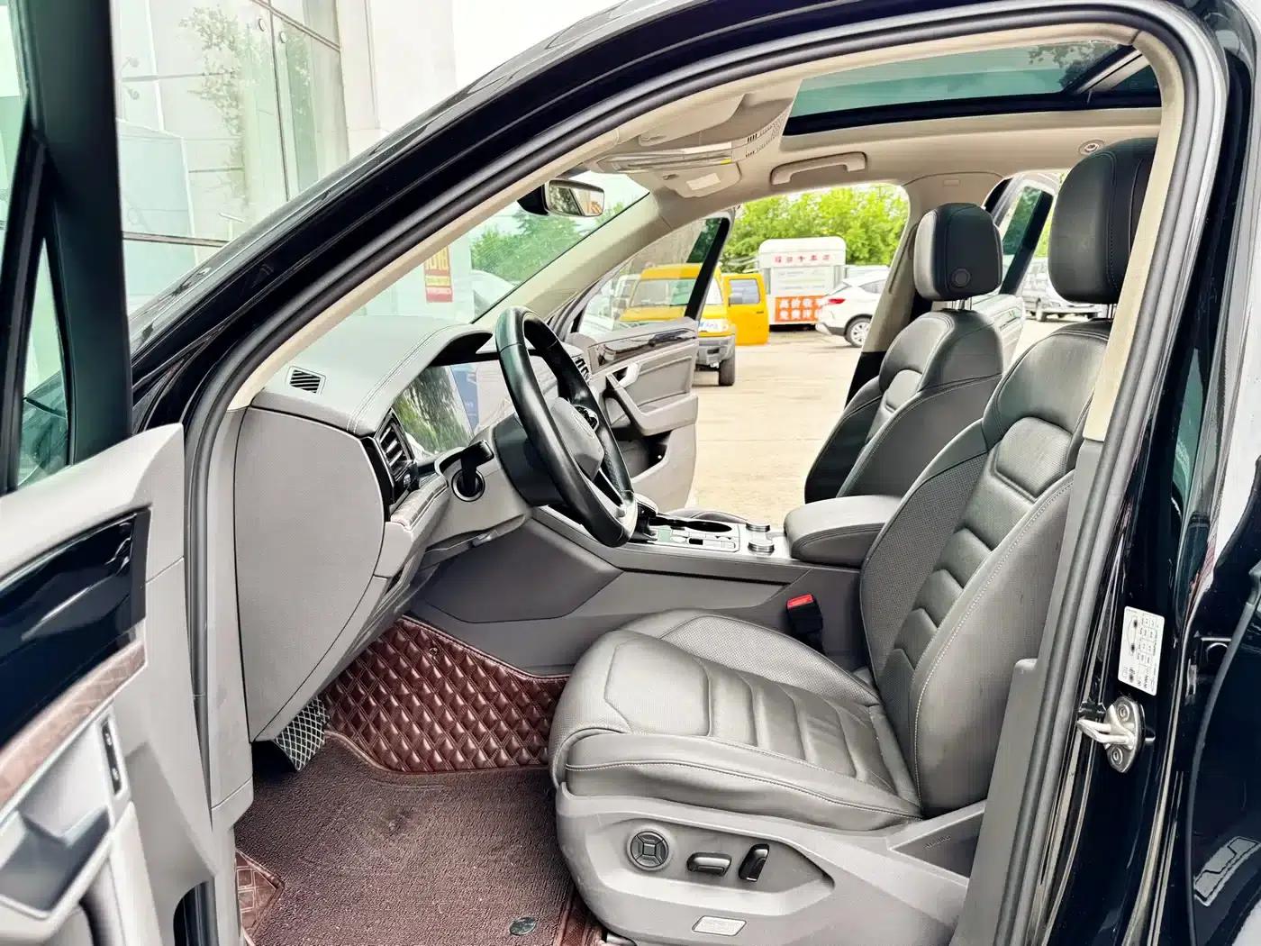 2023 Volkswagen Touareg 2.0TSI R-Line — миниатюра 16