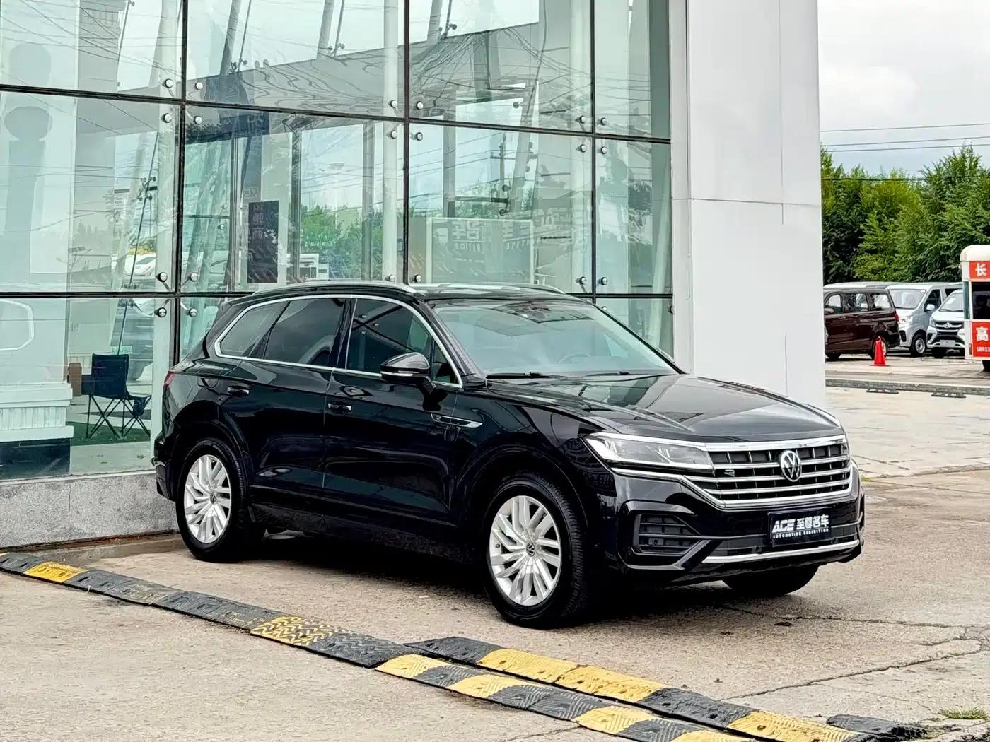 2023 Volkswagen Touareg 2.0TSI R-Line — миниатюра 3