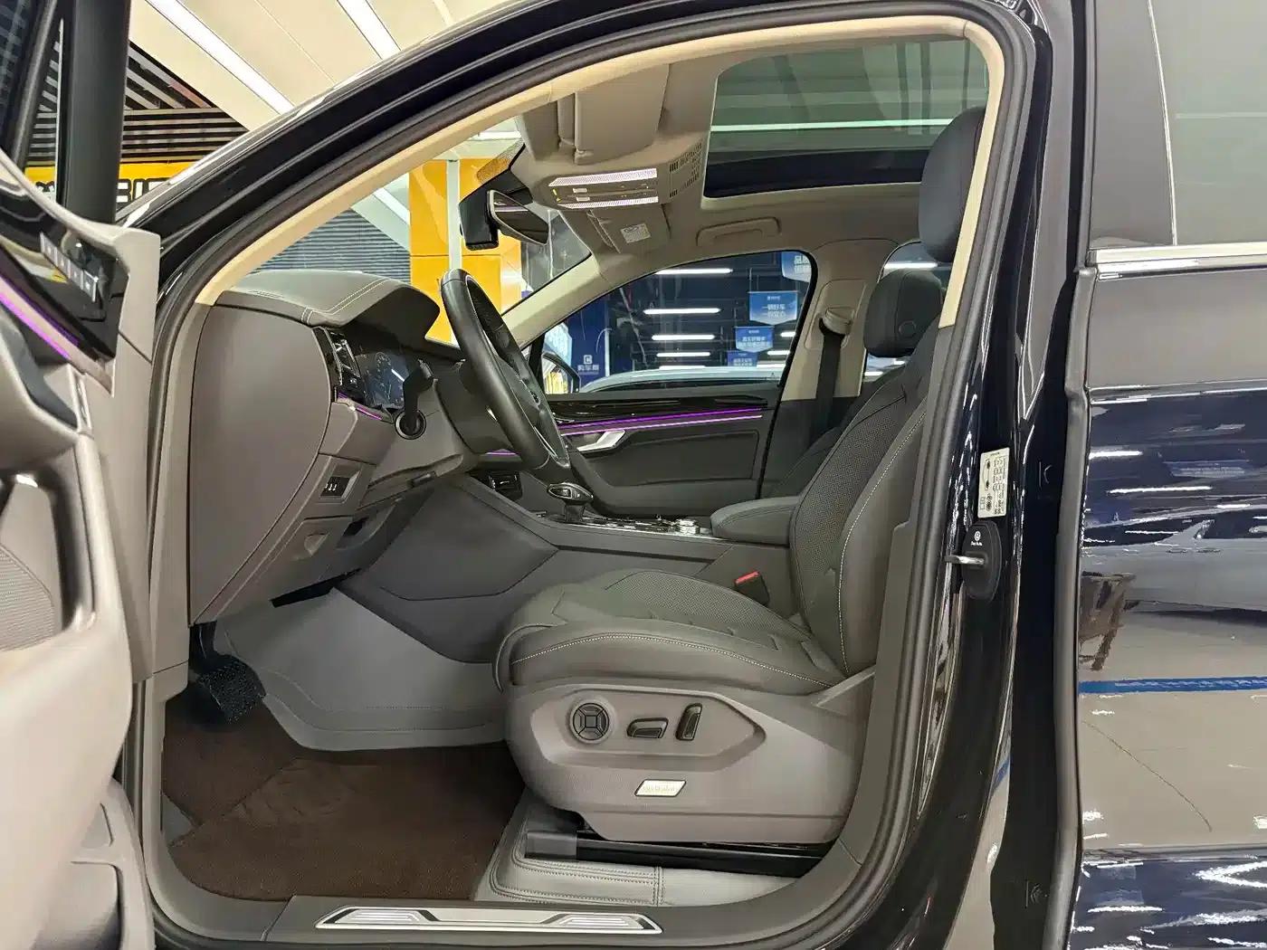 Touareg 2022 3.0TSI R-Line Classic Sport Package — миниатюра 4