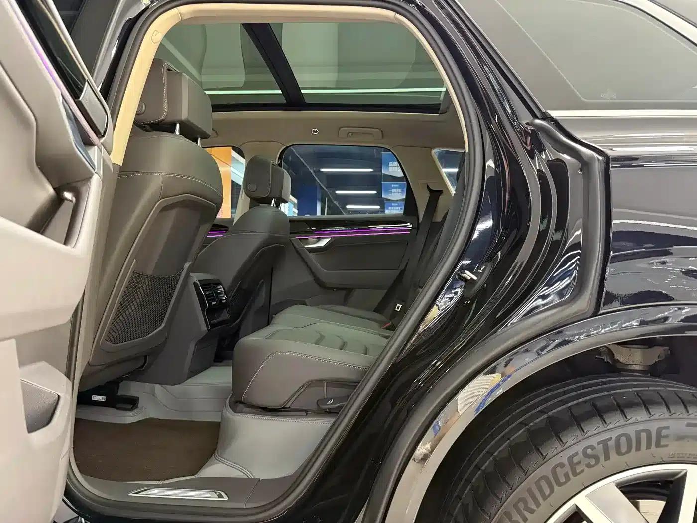 Touareg 2022 3.0TSI R-Line Classic Sport Package — миниатюра 5