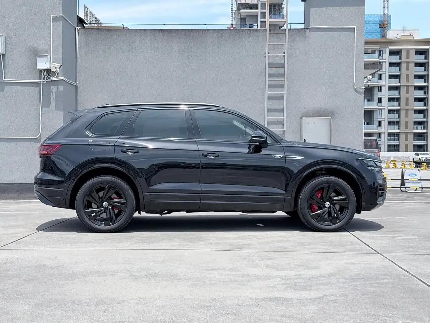 2021 Volkswagen Touareg 3.0TSI R-Line, Obsidian Black Sport Package — миниатюра 4