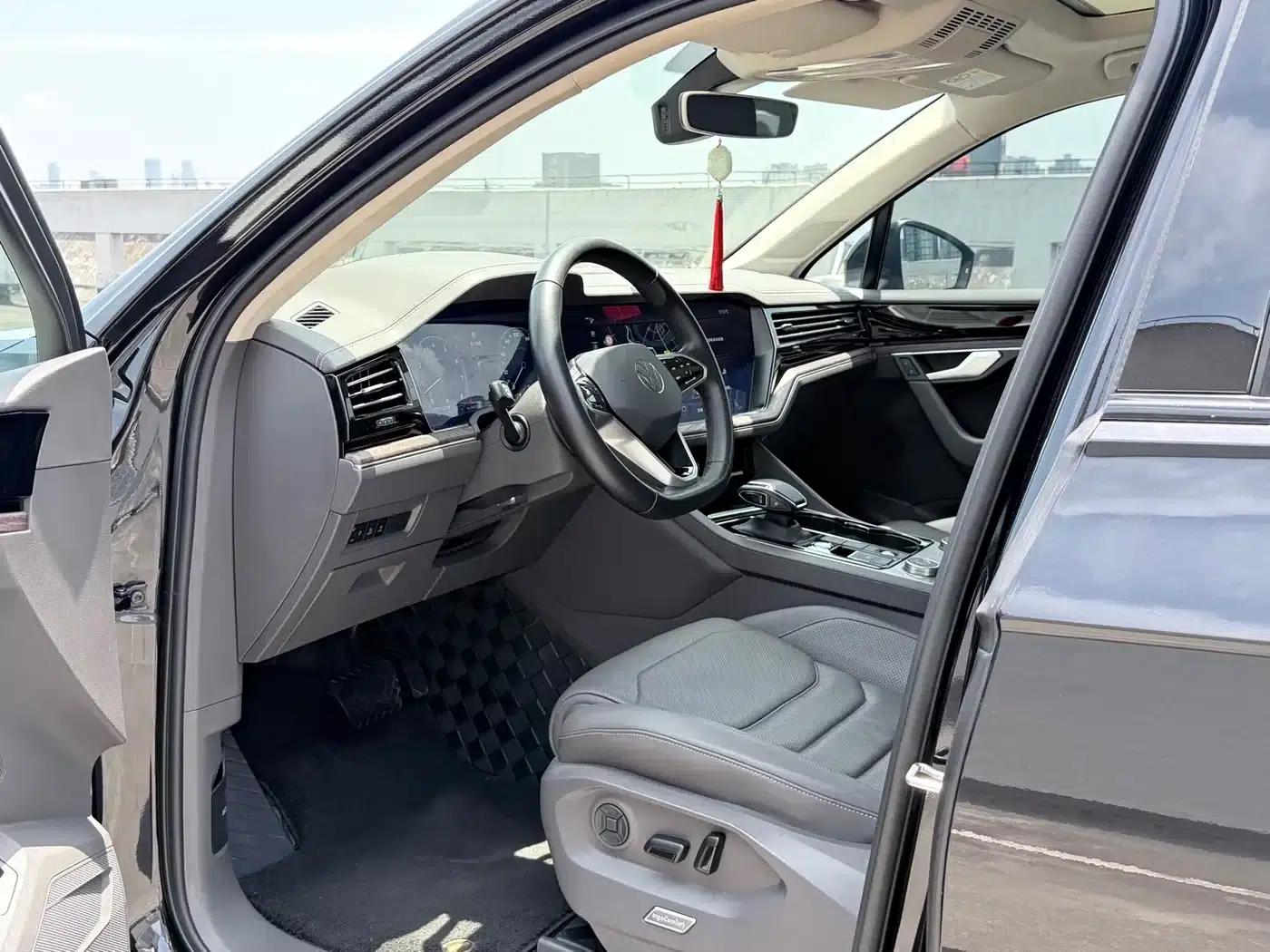 2021 Volkswagen Touareg 3.0TSI R-Line, Obsidian Black Sport Package — миниатюра 8