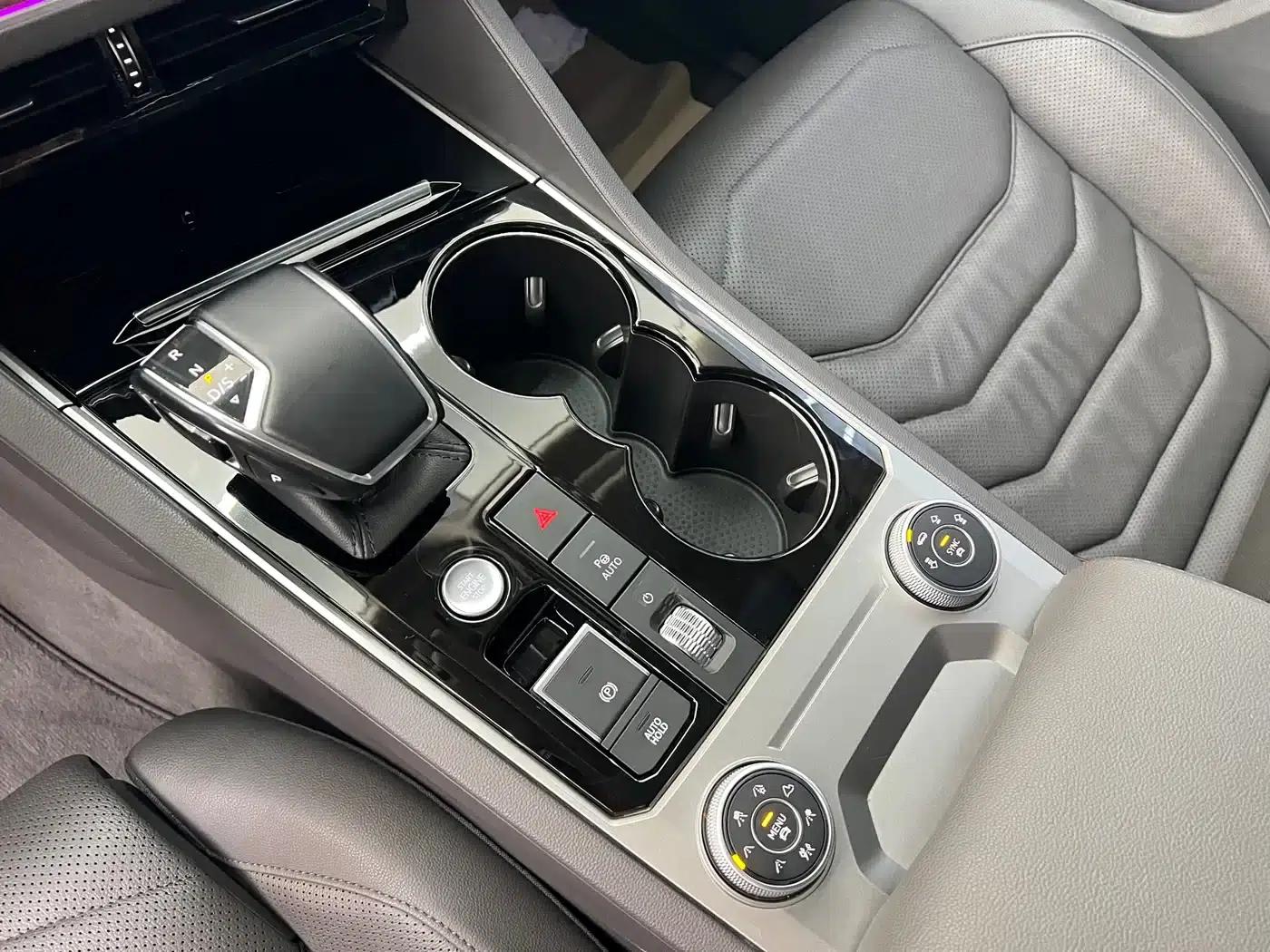 2021 Volkswagen Touareg 3.0TSI R-Line, Obsidian Black Sport Package — миниатюра 8